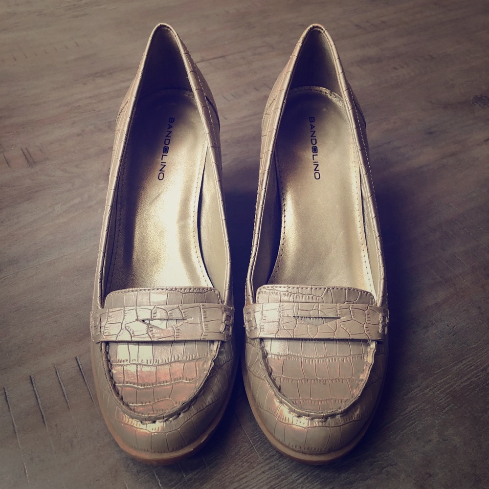 Bandolino taupe, croc print loafer heels. 7 1/2